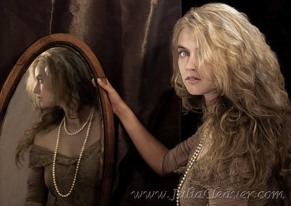Belén with the Mirror